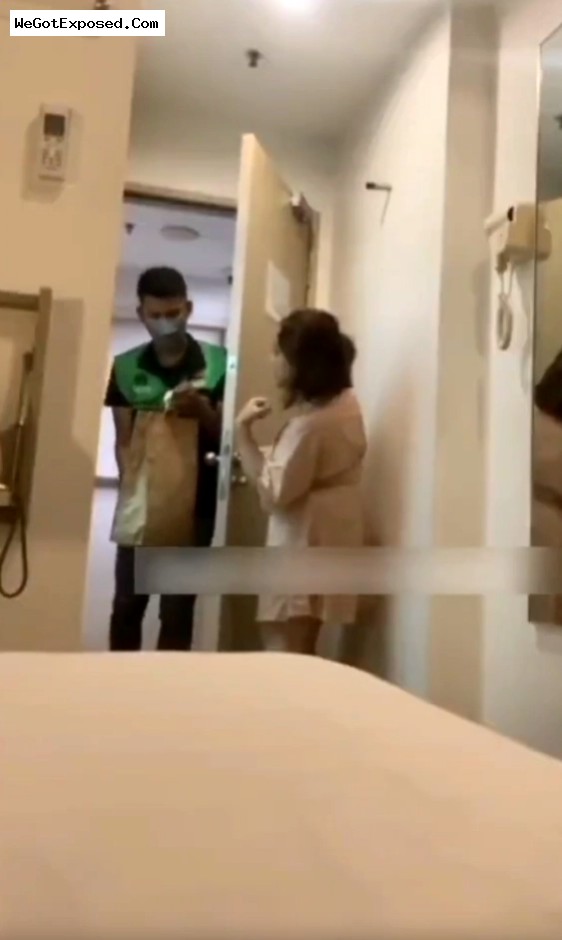 Horny Desi Bhabhi Seduced The Delivery Guy For A Wild Fuck Sex Video