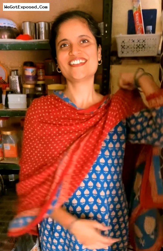 Paki Desi Wife Affair Nude Topless Showing Her Boobs MMS